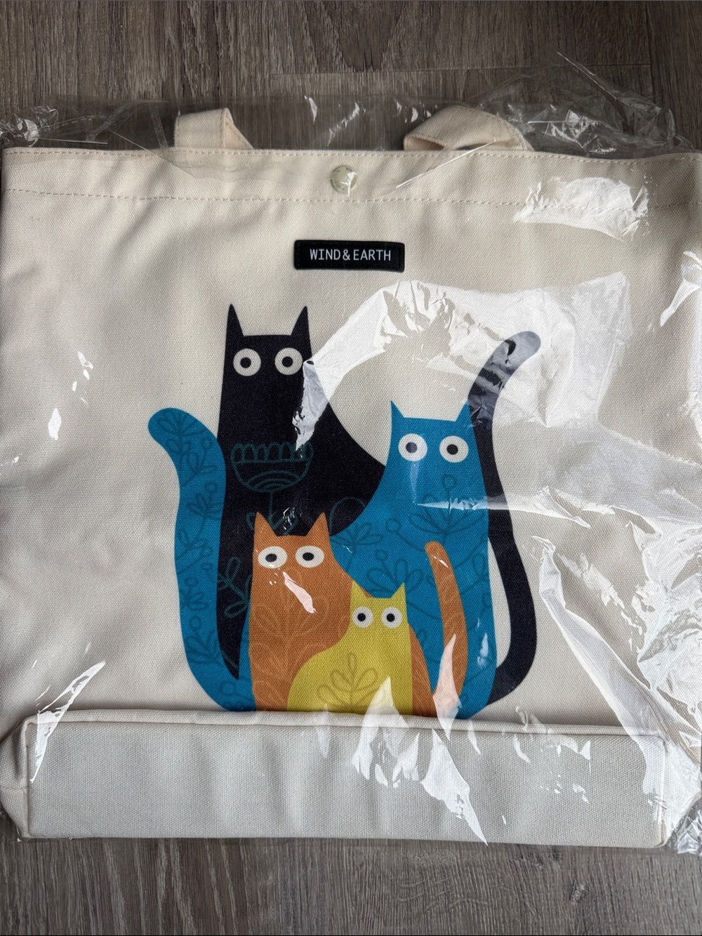NWT Wind & Earth Canvas Tote with Colorful Cat Print